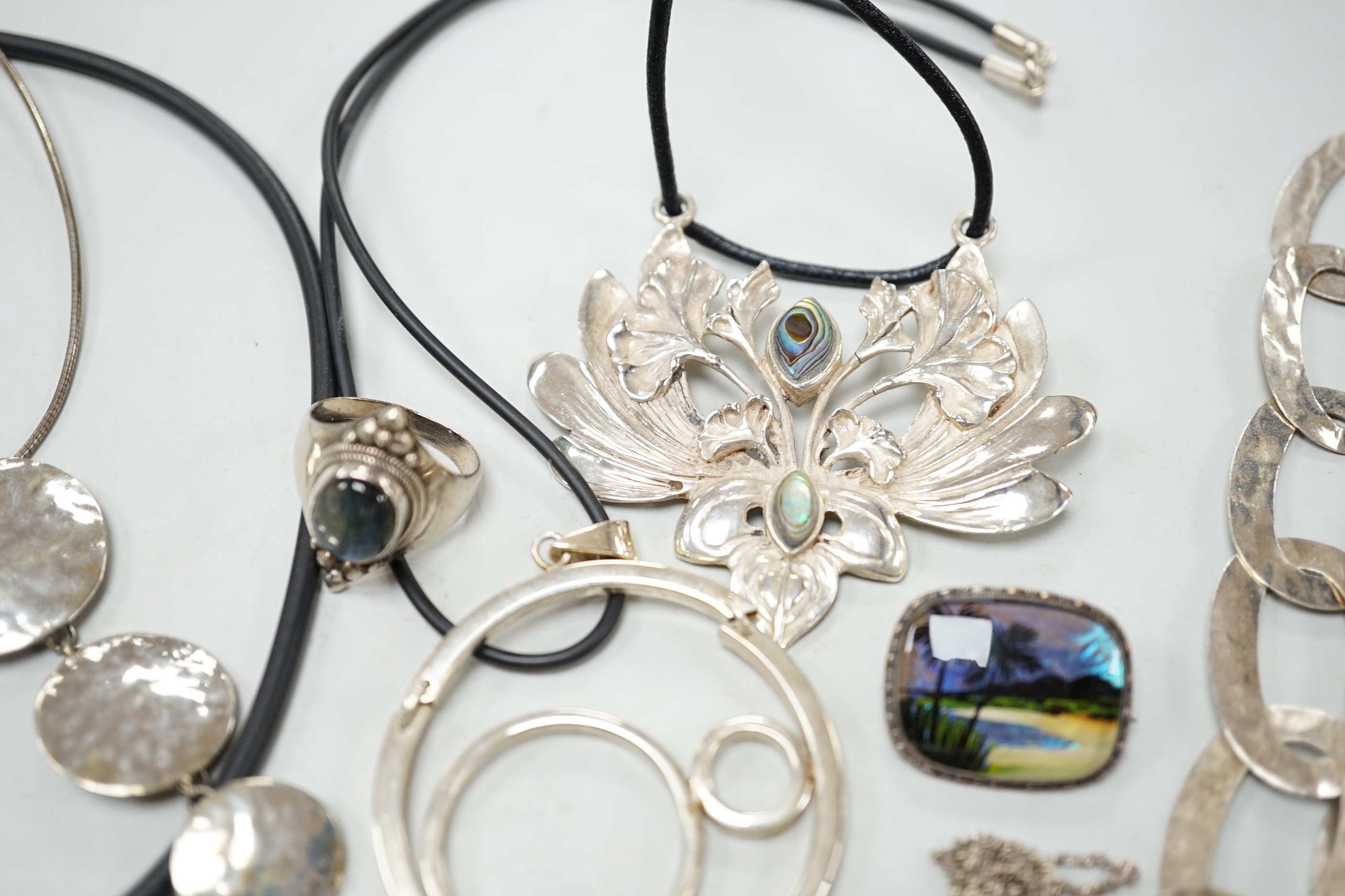 A small collection of 925 and white metal jewellery including a ring link necklace, rings, pendants and brooches etc.